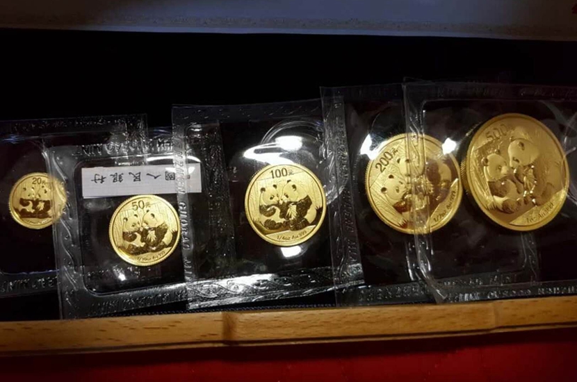 1523849257619700.jpg 熊猫金银纪念币.jpg